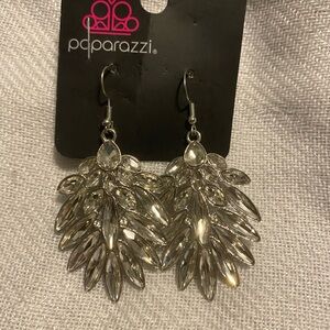 Paparazzi Silver Teardrop Leaf Earrings